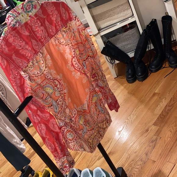 ✨🍭BNWOT🍭✨NEVER WORN✨🍭BEAUTIFUL COLORFUL BUTTON DOWN BLOUSE🍭✨SMALL✨🍭 - Picture 5 of 9